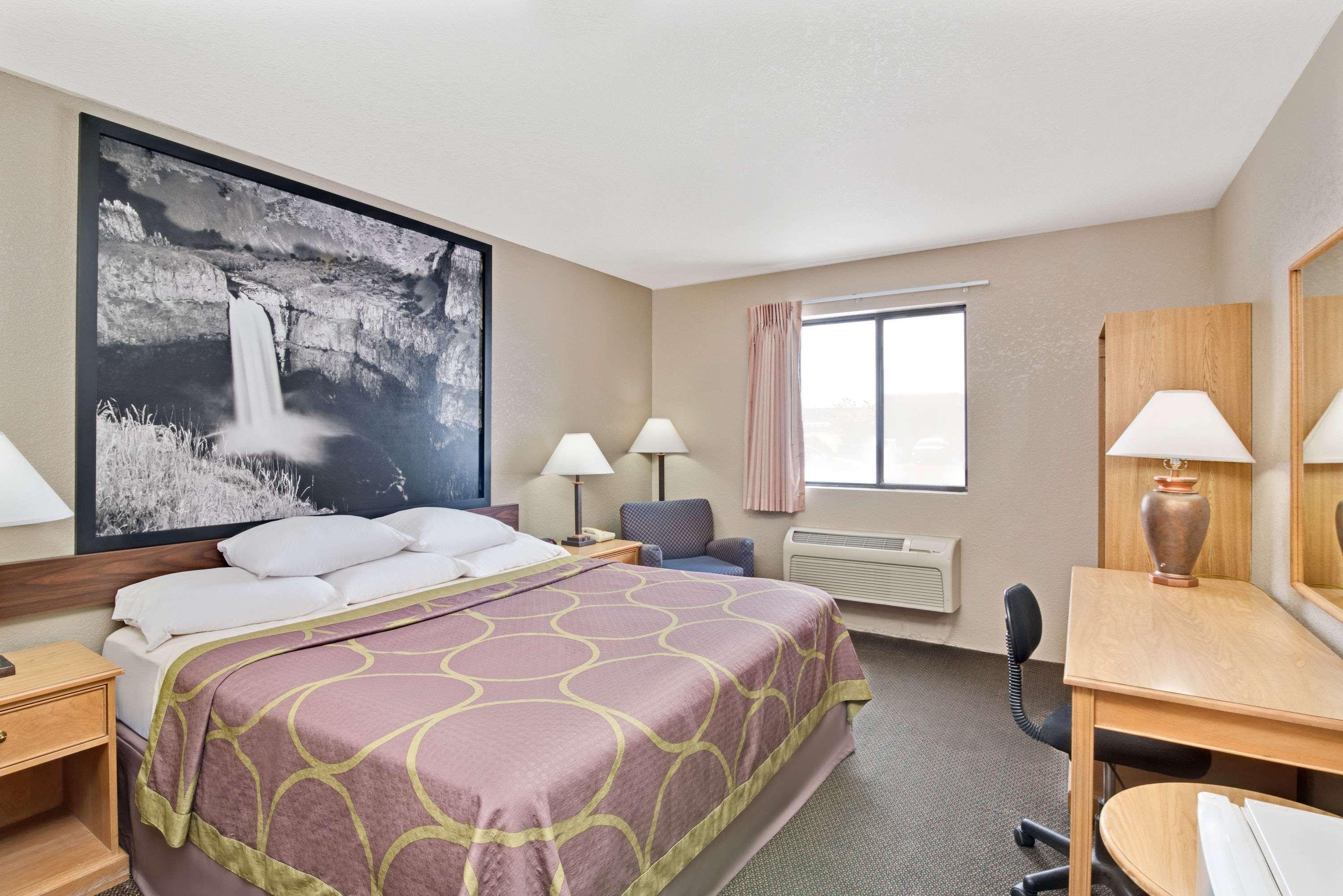 Super 8 by Wyndham Spokane/West Airway Heights Eksteriør billede